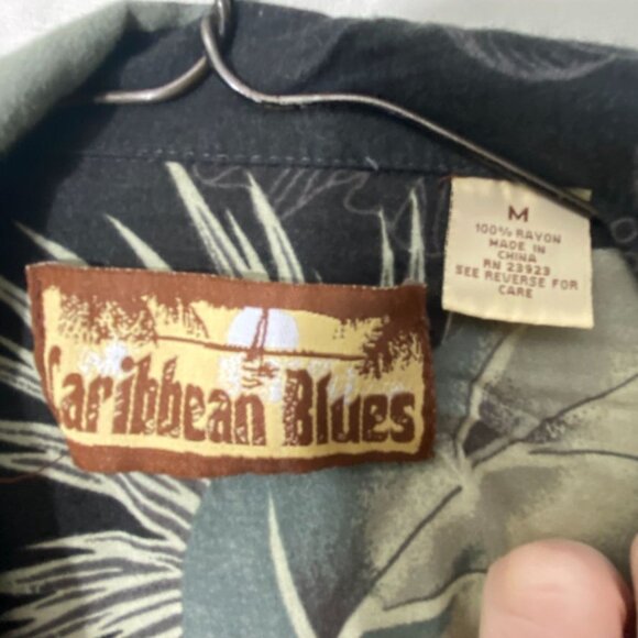 Caribbean Blues Mens Hawaiian Black Button-Up Shirt M Short Sleeve - Picture 3 of 5